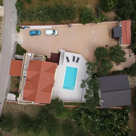 566-4 For 5 Pers In Daire Drage