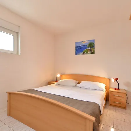 566-4 For 5 Pers In * Drage