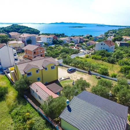 566-4 For 5 Pers In Drage