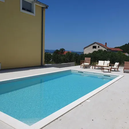 566-4 For 5 Pers In دراغ