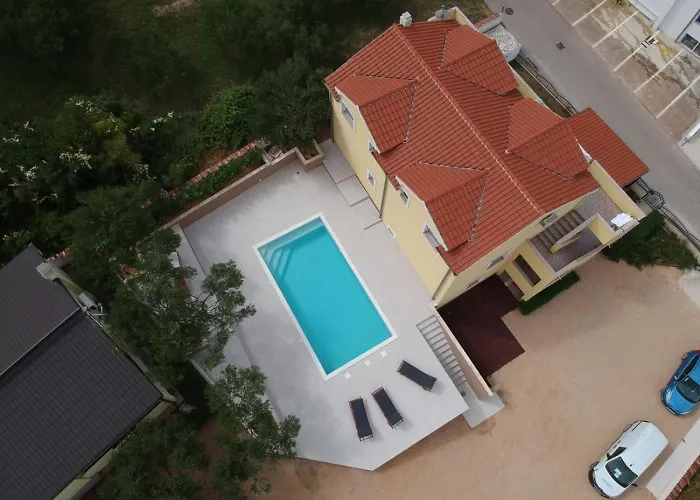 566-4 For 5 Pers In Apartment