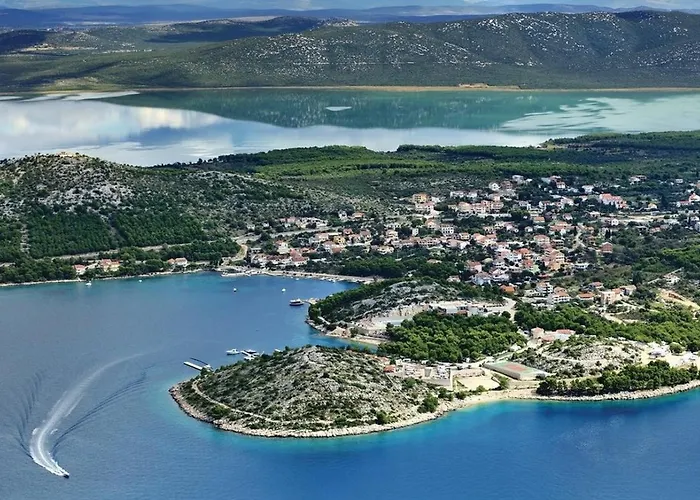 566-4 For 5 Pers In Apartment