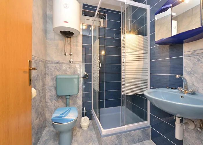 566-4 For 5 Pers In *